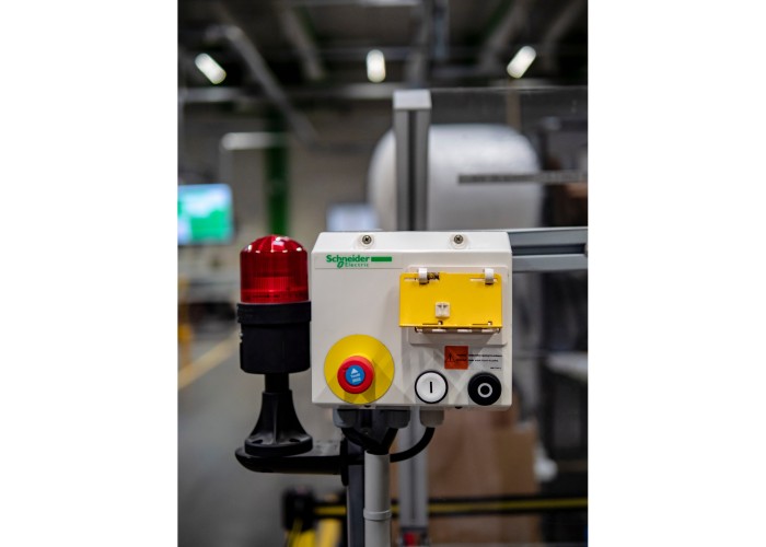 Schneider Electric XB5AA42 - Harmony XB5 - Бутон, пластмаса, равен, червен, 22 мм, пружинно връщане, без маркировка, 1 NC