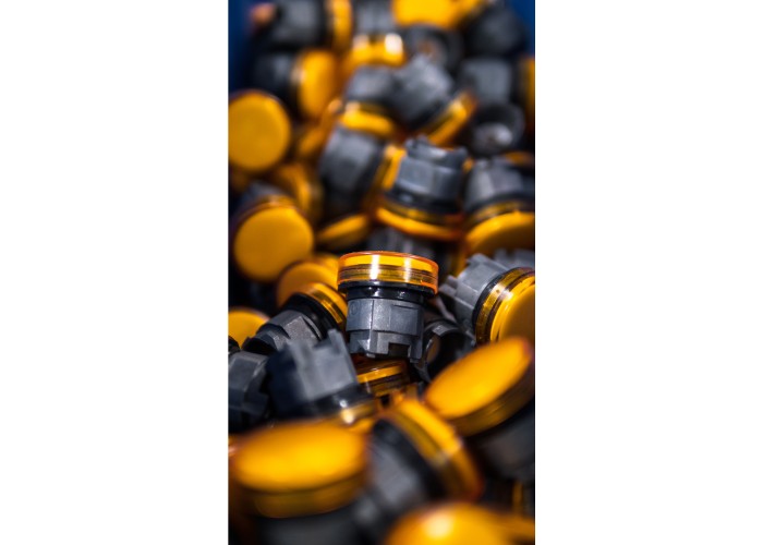 Сигнална лампа, монолитна,пластмаса, жълта, 22мм, интегриран LED, леща, 230-240V AC, Schneider Electric XB5EVM8, Harmony XB5